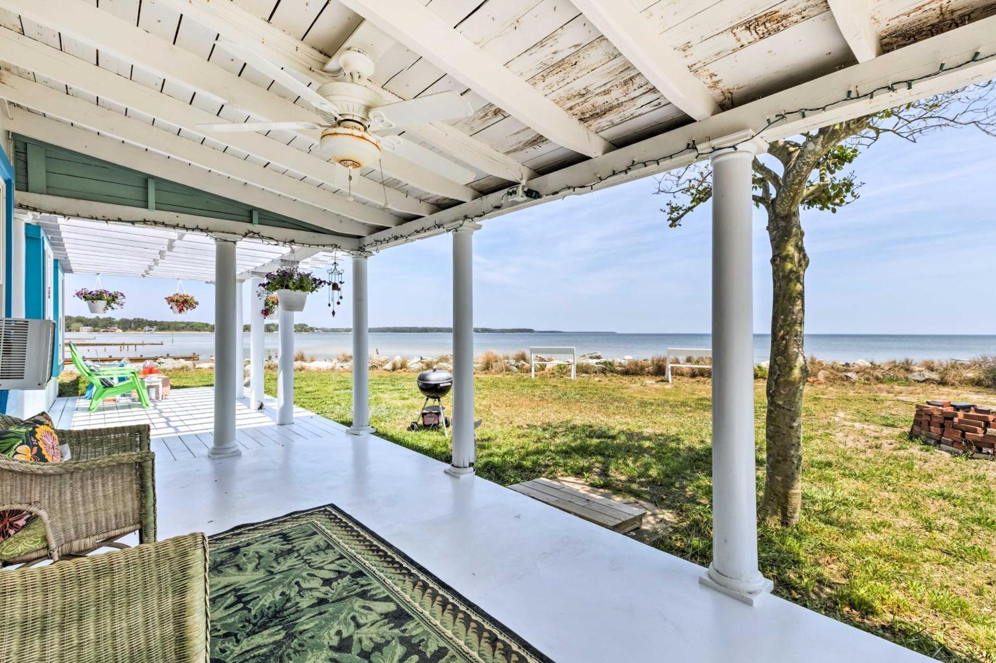 Oceanfront White Stone Cottage With Private Beach! Exterior foto