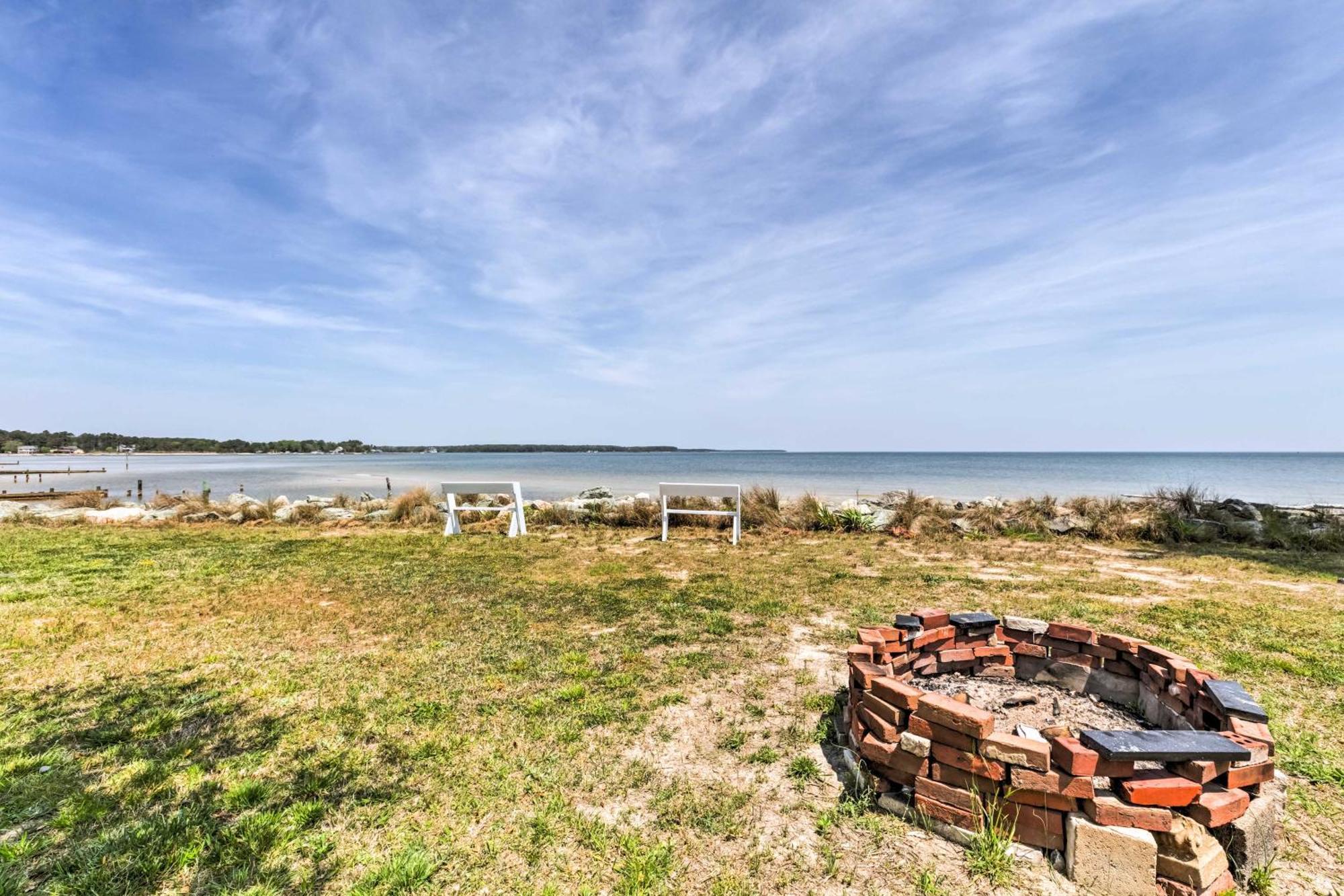 Oceanfront White Stone Cottage With Private Beach! Exterior foto