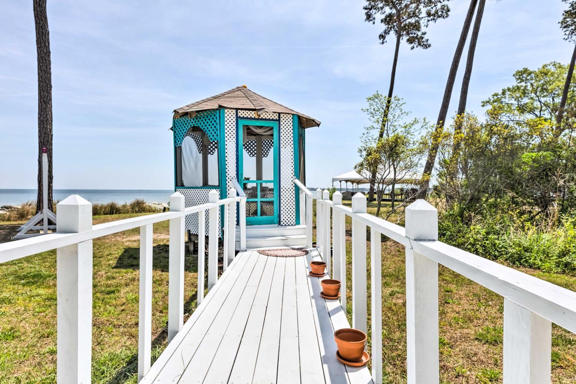 Oceanfront White Stone Cottage With Private Beach! Exterior foto